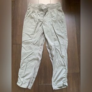 Lululemon dance studio crop